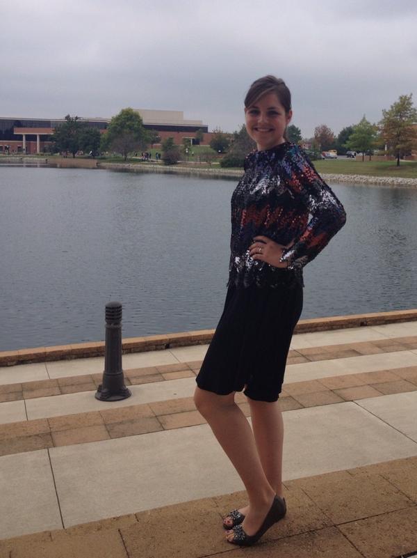 nikkicole6's tweet photo. Glitz and glam!  Am I sparkly enough for Red Carpet Tuesday?  Enjoying #CUSPIRITWEEK !!(: http://t.co/H5hA9PAcwN