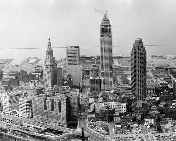ClevelandScene's tweet photo. 9 Aerial Photos of Cleveland from the 1900s -1990s 
http://t.co/wxhkZHRdmY http://t.co/9RKfmjKYxG