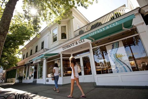 LawngIsland's tweet photo. 15 reasons why living on Long Island is better than New York City: http://t.co/ZubzOkrL0h http://t.co/R9Kzvcz3pG