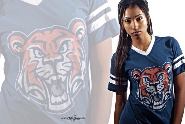 grindordieinc's tweet photo. For all you #DETROITTIGERS fans. Here's an alternative take on the #classic football #tee . #CARTOONTIGER http://t.co/6tM3PiyVUF