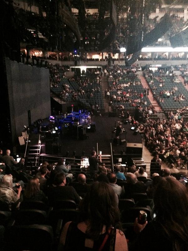 sidecar8's tweet photo. At #FleetwoodMac with my parents. A little nervous about my Mom & Stevie being in the same room. #2queenbees http://t.co/DnYCgte7S9