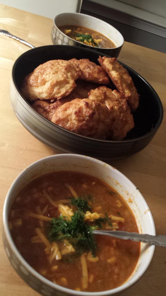 hokie4runner's tweet photo. Cheddar bay biscuits w/ @grittys recipe for blackened shrimp corn chowder made w/ @FlyingDog Dead Rise. #beercooking http://t.co/krkdLM3MrP