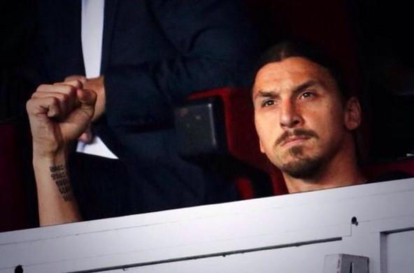 WYN_PSG's tweet photo. #Zlatan, la rage même en tribune !! http://t.co/GByXyL5G9V