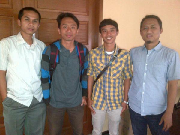 Huaa, pria2 dunia ahirat ni Ukhti RT <a href="/WahyuQolbu/">IG: WahyuQolbu</a>: Redaksi WQ kedatangan 2 novelis <a href="/HengkiKumayandi/">Hakayi</a> &amp; <a href="/harishirawling/">Haris Firmansyah</a>