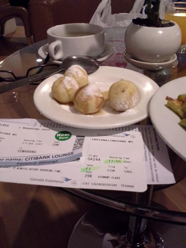 Nge-lounge dulu, mumpung msh lama