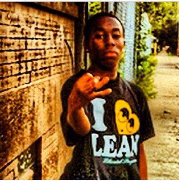 Chieff_Dez's tweet photo. Shit Fucked Up Lil Bro πͺ R.I.P Lil Fame ππ #DeuceBlock #AnybodyKiller http://t.co/0TtRefZal7