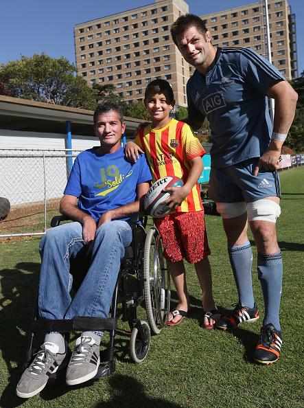 PHOTO: <a href="/9Joost/">Joostvdwesthuizen</a> and his son Jordan with Richie McCaw at <a href="/AllBlacks/">All Blacks</a> training yesterday (David Rogers/Getty Images).