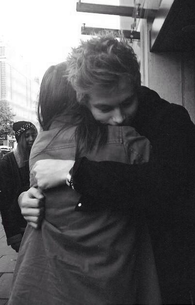 pukeonluke_'s tweet photo. when the gc sends you pictures of people hugging 5sos and that they look like you, FUCKINB  BYE http://t.co/4u8wlXsT1r
