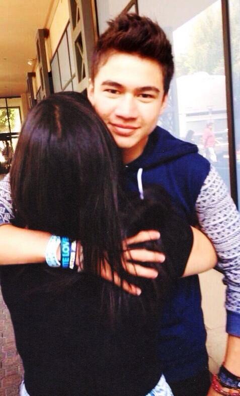 pukeonluke_'s tweet photo. when the gc sends you pictures of people hugging 5sos and that they look like you, FUCKINB  BYE http://t.co/4u8wlXsT1r
