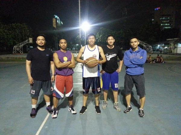 Tiap selasa mlm ga pernah absen ikut lat bareng <a href="/HollabackHoops/">HollaBack Hoops</a> utk GF <a href="/LA_Streetball/">LA Streetball</a> 2014 Cc: <a href="/naniek_soer/">naniek soer</a>