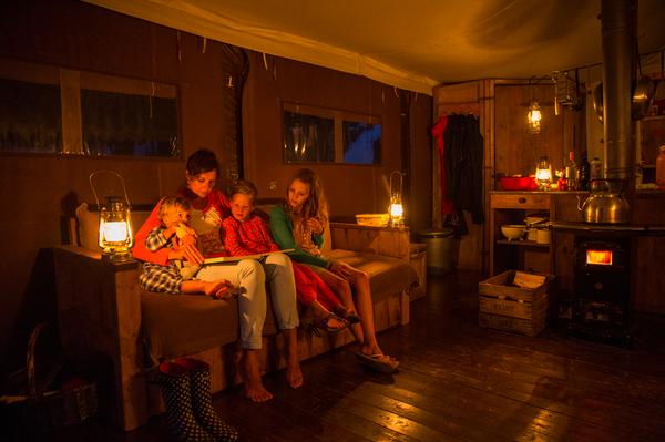 BoerenBed's tweet image. Bij het #BoerenBed is er volop tijd om heerlijk te lezen! #getoffline #kinderboekenweek2014