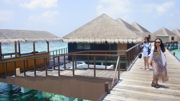 ViluxurHolidays's tweet image. #Adaaran #Vadoo #Viluxur #Maldives #Luxury #travel Room Visit