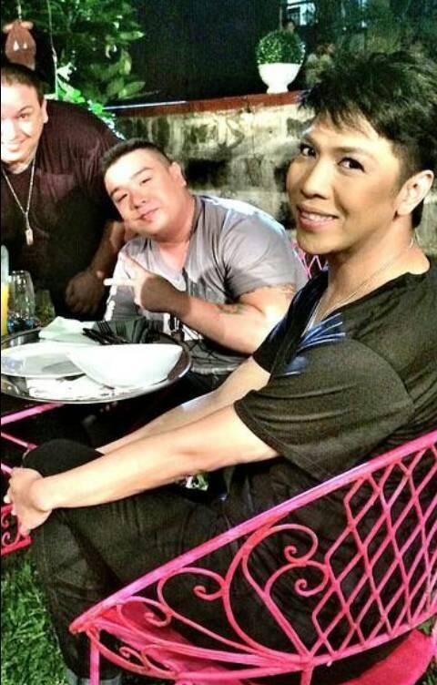 kathencio's tweet photo. "@JM_AK14: "@unkabogablevk: ANG GWAPO HALA ANG GWAPO NI BENJIE AKAJSIDJEIHSS 😍😍😍😍😍😍😍😍😍 http://t.co/DRqzkMDIrE" SHET 😭😭😍"