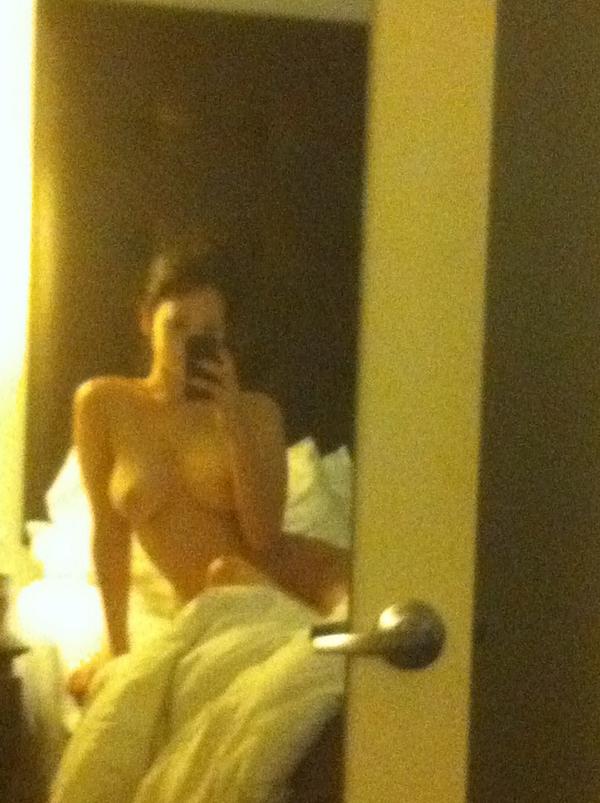 NudesFake's tweet photo. Jennifer Lawrence 2 http://t.co/UzbWsENiGd