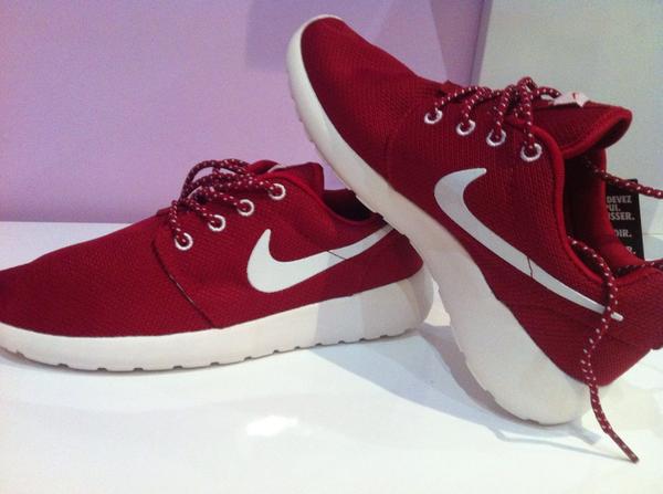 AMbryan23's tweet photo. Perfectas las Nike roshe de mu factory @Shopbryan23 a la espera de 2 camsietas http://t.co/PxBIFVL0Mq
