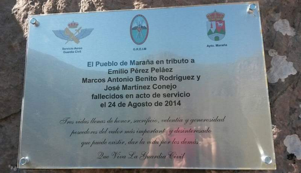 grandesespacios's tweet photo. Colocan placa en recuerdo de los agentes del GREIM muertos en agosto en durante #rescate en el lugar del accidente. http://t.co/f4MAuXTknS