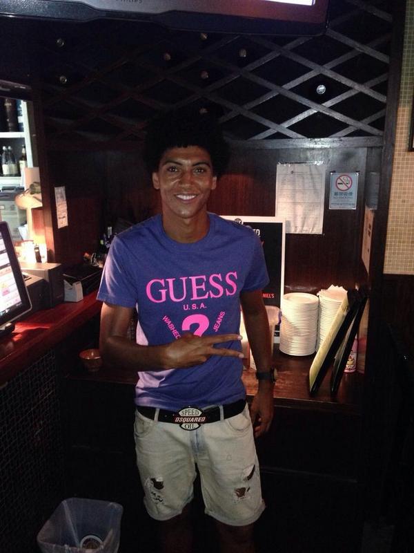 ivanzesono's tweet photo. Ayer noche antes de cenar sushi made in hong kong! !! http://t.co/GZpnYwzKg2