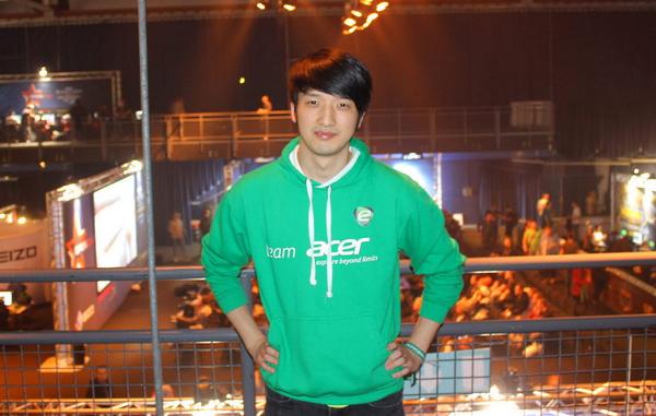 Tollenzo_Shop's tweet photo. Your Questions - @AcerMMA's answers! Post your Qs for MMA under this photo: https://t.co/OecK0JGgo1 or tweet #AskMMA! http://t.co/BQHsstHgLk