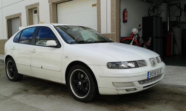 ManuDuranBorreg's tweet photo. Se vende seat León 1.9 tdi 90 cv 
3.000 euros haz rt http://t.co/7JEktnVycH