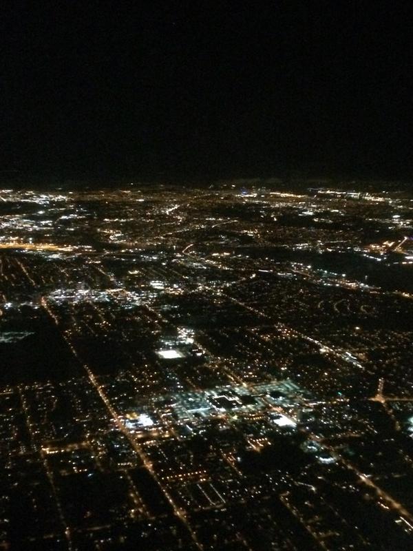 emVANOS's tweet photo. Didn't see @rickygervais at #YVR and left my textbook on the plane, but I love seeing beautiful Vancouver as we land! http://t.co/sG2k599pxi