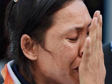 SirJadeja's tweet image. Boxer #SaritaDevi had to borrow appeal money from journalist &amp;amp; players as IOA officials sneaked out of the venue.