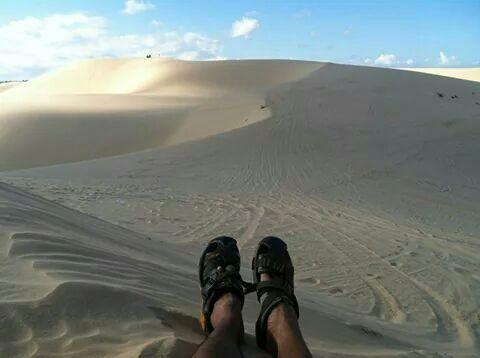 p_a_m_2's tweet photo. @openstrip sendal gunung butut nan nyaman di padang pasir white sand dunne Mui Ne Vietnam #selffoot http://t.co/uQKD89wpDD