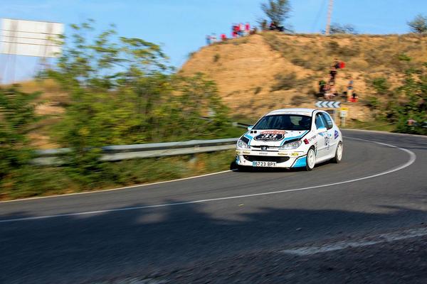 TrapezioRacing's tweet photo. Aficion y gasolina unidos en la subida mas mitica de Nafarroa! XXXIV Subida a Urbasa! #DefiendeLosRallyes http://t.co/KRoyaQMI7Q