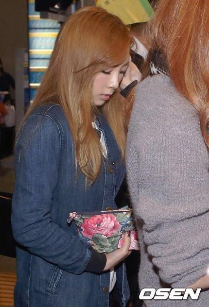 kimtaeyeonist's tweet photo. to people saying that taeyeon was happy after jessica's leave then is this how happy is to you people? http://t.co/kz71HjN2LM