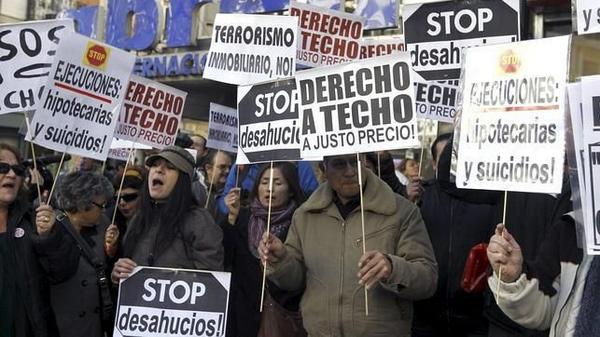 Cooperactivists's tweet photo. Nuestros derechos, sus estorbos http://t.co/okSjrnI8I1 @olgarodriguezfr #DDHH Techo y #Trabajo sin ser esclavos #UCIH http://t.co/NgMuKEUl6N