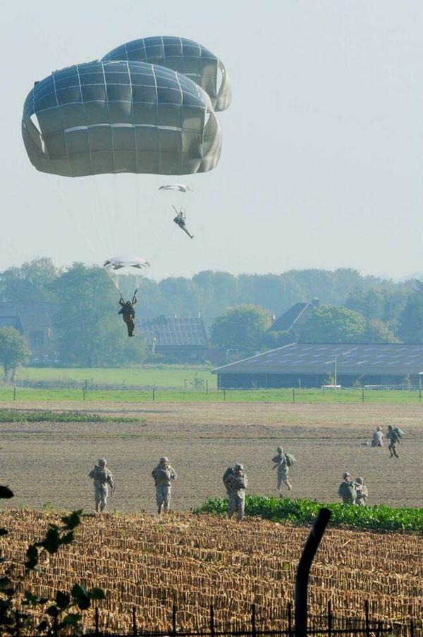 kode3911's tweet photo. GOOD MORNING TROOPS TY4 Ur SERVICE SALUTE @BlueAngels @101stAASLTDIV @82ndABNDIV @3rd_Infantry @AirForceReserve #SOT http://t.co/0aA2jTRqHo