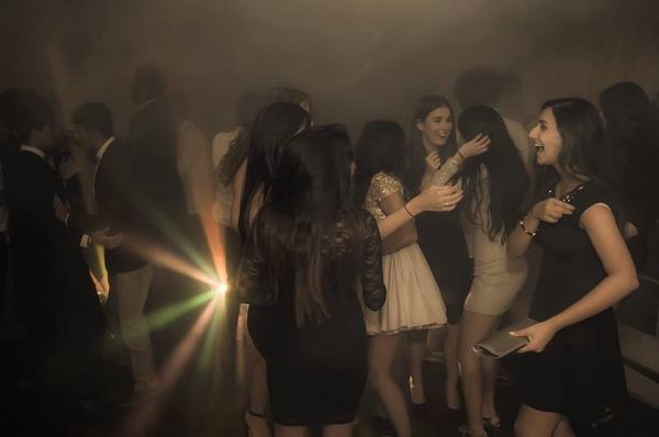 AndyMeshEvents's tweet image. Typical House Party... 🎊🎈🍻🍸🍹🍷