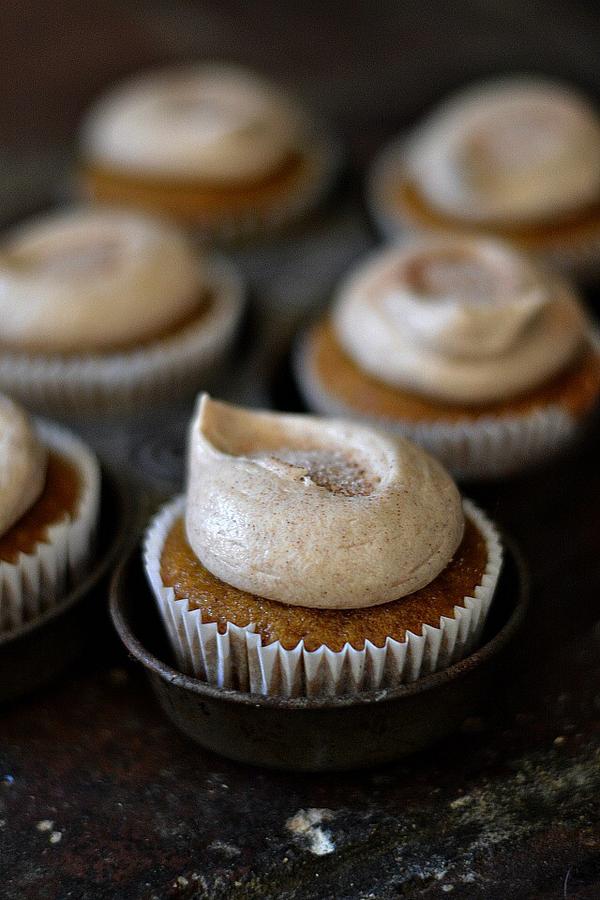 BakedNewEngland's tweet photo. First day of #30DaysofPumpkin post!! Snickerdoodle Pumpkin Ale Cupcakes http://t.co/WFalbTooJy http://t.co/Ec40icZyD3