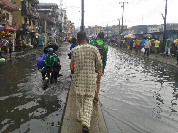 TheoAbuAgada's tweet image. Still Jankara Lagos Island, http://t.co/Qc2UDZ5pRa"
#APCState
#Lagos
#WhereIsTheChange 
#WeTriumphStill