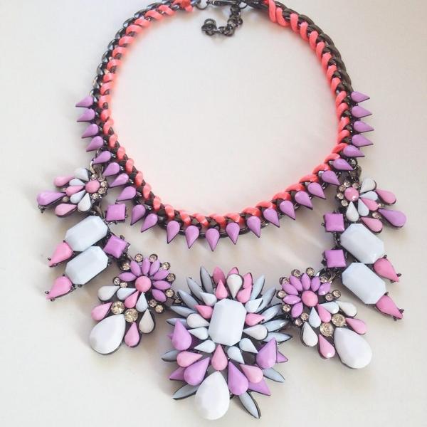 _StyleStatement's tweet image. COMPETITION: If you want to win this necklace, all you have to do is LIKE Facebook.com/StyleStatement… &amp;amp; follow the steps💖