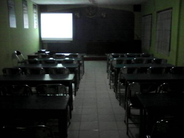 yans1286's tweet photo. Setting ruang tuk acara Pelatuhan IT besok RT @yossysuparyo ,@imeilandi ,@sutardjo1 ,@so3p ,@Pandi_ID ,@unk_jr http://t.co/5EX4c7g78r
