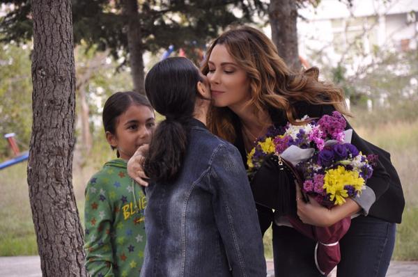 Setten bir kare... "Üç Arkadaş" çok yakında ATV de <a href="/UcArkadasDizi/">Üç Arkadaş</a>