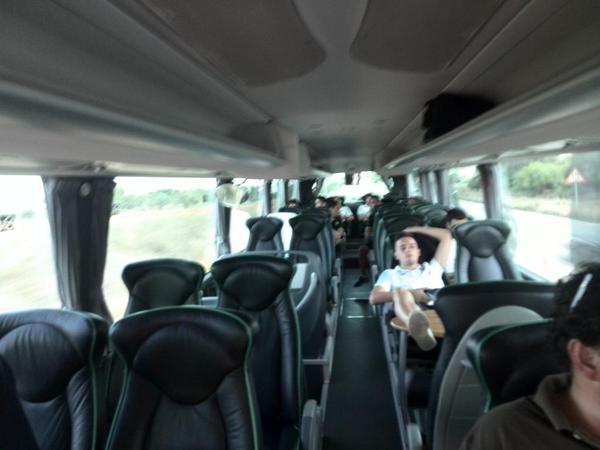 Ya vamos camino de Almadén de la Plata para acompañar al <a href="/RealBetisFSN/">RealBetisFSN</a> en el amistoso de hoy ante el <a href="/CDAlmadenFS/">CD Almaden FS</a> .