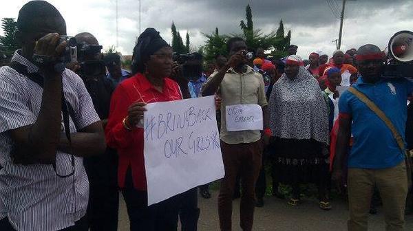 tunjibaruwa's tweet photo. RT @lynxnigeria: #BringBackOurGIrls march in osogbo marking 170days @AishaYesufu @rotexonline @obyezeks @FlorenceOzor http://t.co/044DPl1q4o