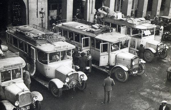 Unsereno's tweet photo. Este aspecto tenía la Plaza Mayor de #Madrid en el año 1932. http://t.co/VOGDGbqMXH