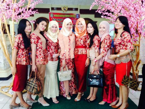 fnydrs's tweet photo. @devimelianti @yoppiyolanda @yettiseptiareni @yulismarini2 @niayuricaa @ayudewiRS @dewiipramuditha http://t.co/aXmktZjOBf