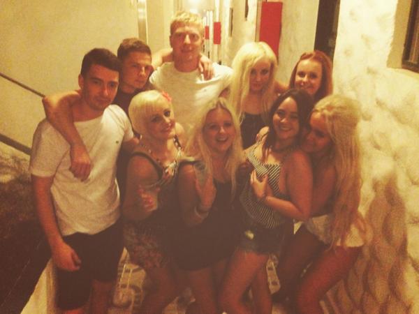 PlayaWayJoe's tweet photo. @playawayabroad winter arrivals before bar crawl last night, already slightly juiced! Early night for @EmilyCleggy 😴🙈 http://t.co/CiJQZMmP7q