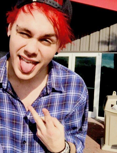 EndurableNovice's tweet image. Should I change to this hunk of a man? #DontJudge #ButWOW