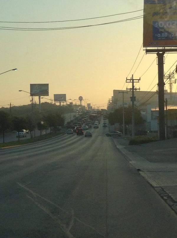 kriss1726's tweet photo. Trafico x choque de FA llega hasta valle del vergel #reynosafollow manejen con precaucion! http://t.co/5UxEzrPPrb