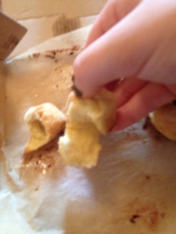 RJMHitch's tweet photo. @Dominos_UK very upset that one of my chocolate dough balls had no chocolate in! #upset #EmptyInside http://t.co/VuH2b11jdl