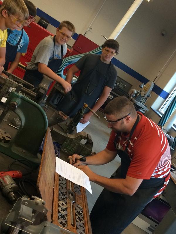 MiddWestAg's tweet image. Cold metalworking theory and guided practice in #agengineering w/Mr. Erb!