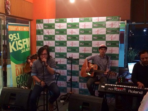 kis951fm tweet picture