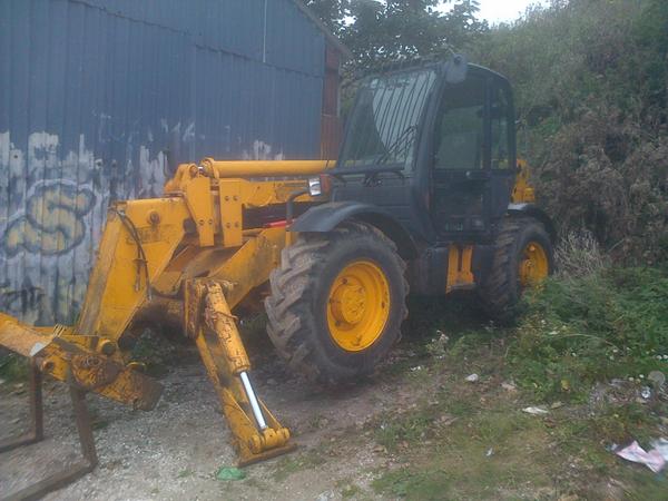 NWPRuralCrime's tweet photo. Stolen JCB Telehandler recovered yesterday on the Wirral by the RCT. It was stolen from Connahs Quay 25/9/14. http://t.co/Nr1EjwOSzj