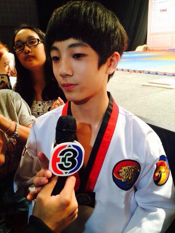 _mybliss's tweet photo. กอนอู k-tigers อายุ 15 ปี นักเทควันโดประเทศเกาหลีใต้ หนุ่มหล่อ หน้าใสปิ๊ง น่ารักน่าหยิกมากอ่ะ #นักกีฬาหล่อบอกด้วย http://t.co/yCcoSBZQhx