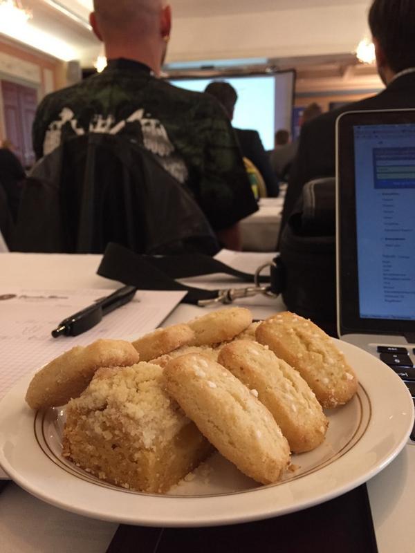 rasssta's tweet photo. #omnomnom #netnodmeeting http://t.co/3fpXMYRdhN