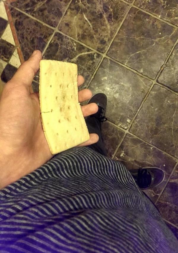 ErikMiller3's tweet image. I felt my iPhone 6 bend in my pocket!! Then I realized it was just a Poptart and I don't have an iPhone 6.